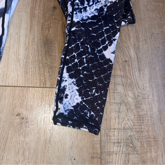 PSD Animal Print Leggings - Black and White Womens medium - Picture 3 of 5